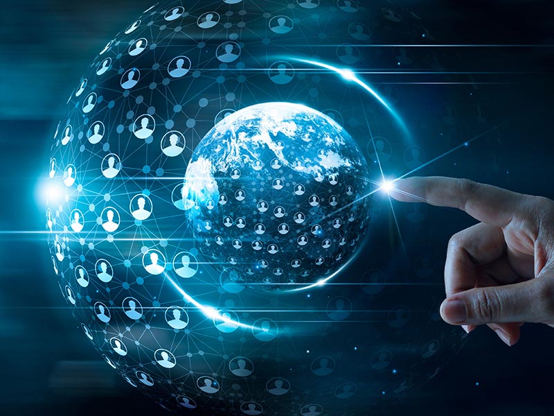 image d'un doigt touchant un réseau mondial