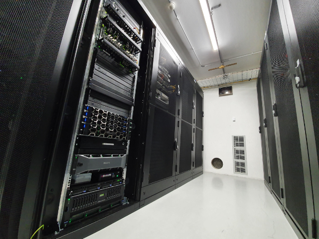 couloir de datacenter